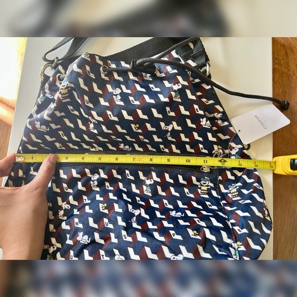 LeSportsac Snoopy Peanuts Gang Large Crossbody Bucket Bag - Picture 7 of 15